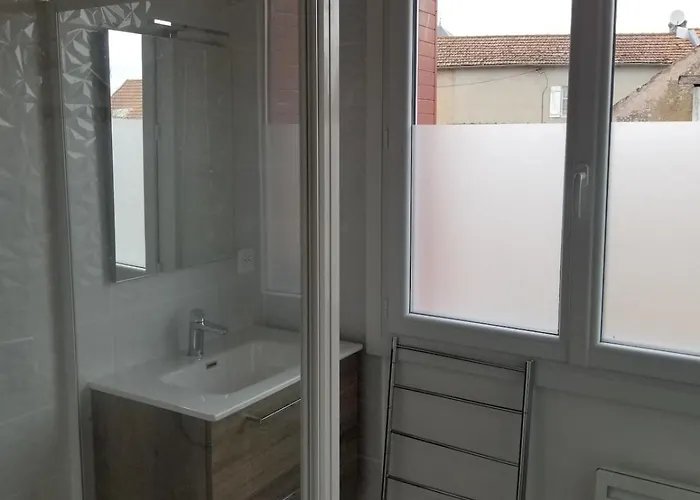 Grand Grande Capacite Dans L'allier Holiday home Loddes